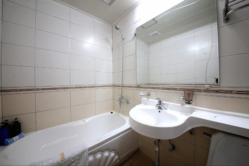 Geoje A-Plus Hotel Dış mekan fotoğraf